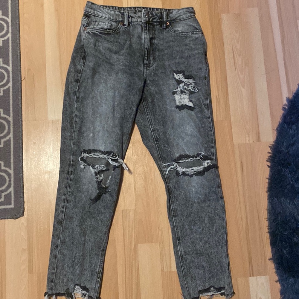 Grey Aeropostale ripped mom jeans